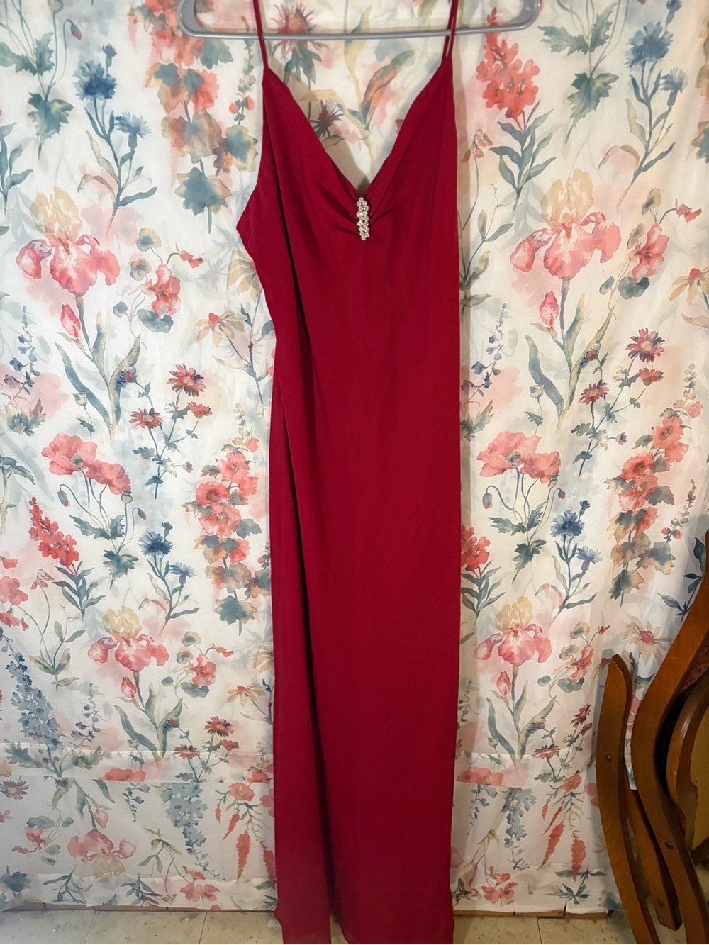 Vintage Elegant Red Spaghetti-Strap Evening Dress with Crystal Accent